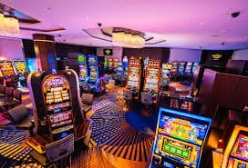 Responsible gaming reminder for adults using live casino entertainment